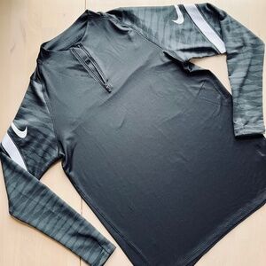 Nike men's large 1/4 zip long sleeve shirt